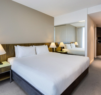 Adina Apartment Hotel Sydney Darling Harbour Studio King Bedroom 02 2016